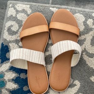 Universal thread sandals